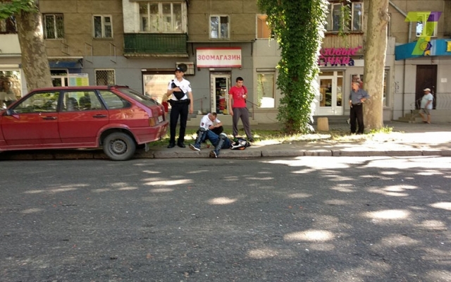 В Одессе автомобиль сбил мотоциклиста и скрылся с места происшествия (ФОТО) Фото № 4 В Одессе автомобиль сбил мотоциклиста и скрылся с места происшествия (ФОТО) Фото № 4