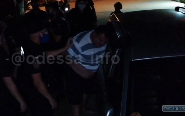 На Лузановке пьяный полицейский катался на автомобиле по пешеходной зоне Фото № 0 На Лузановке пьяный полицейский катался на автомобиле по пешеходной зоне Фото № 0