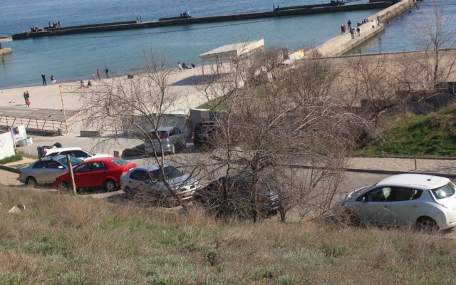 Множество гуляющих в парках и на пляжах Фото № 2 Множество гуляющих в парках и на пляжах Фото № 2
