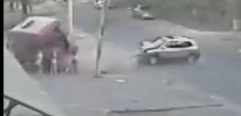Подробности жуткой аварии: в сети появилось видео, как перевернулась маршрутка Фото № 1 Подробности жуткой аварии: в сети появилось видео, как перевернулась маршрутка Фото № 1