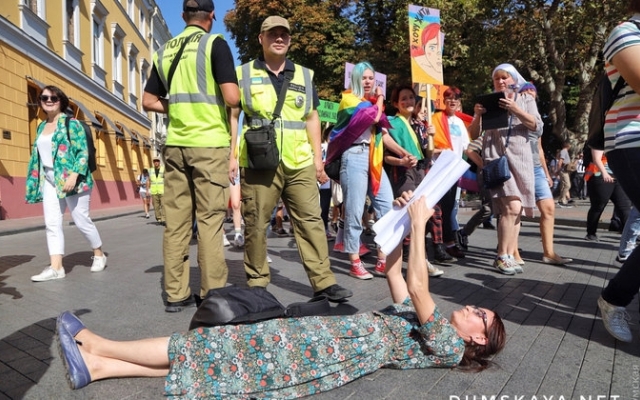 Как в Одессе прошел ЛГБТ-прайд (ФОТО, ВИДЕО) Фото № 7 Как в Одессе прошел ЛГБТ-прайд (ФОТО, ВИДЕО) Фото № 7