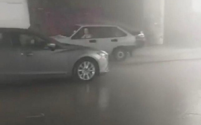 Дождь заблокировал дорожное движение Фото № 0 Дождь заблокировал дорожное движение Фото № 0