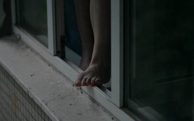 В Киевском районе Одессы из окна пятиэтажки выпали 7-летняя девочка и ее мать Фото № 0 В Киевском районе Одессы из окна пятиэтажки выпали 7-летняя девочка и ее мать Фото № 0