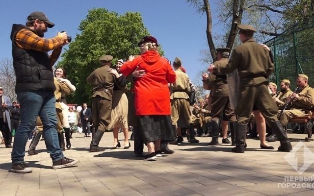 В Одесском зоопарке завершили съёмки фильма «Улыбка львицы» Фото № 2 В Одесском зоопарке завершили съёмки фильма «Улыбка львицы» Фото № 2