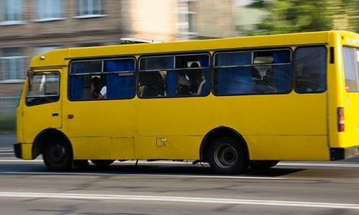 В Нерубайском на ходу из маршрутки выпала пассажир (ВИДЕО)