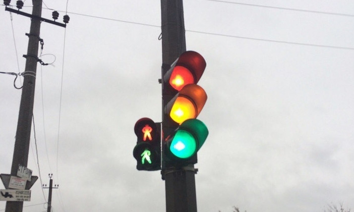 Курьёзы нашего города: опасный светофор появился на Объездной дороге