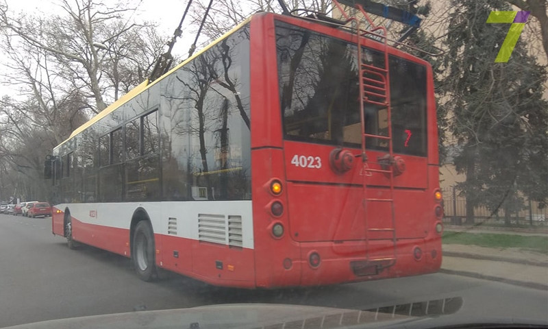 В Одессе произошёл обрыв контактных проводов на троллейбусном пути