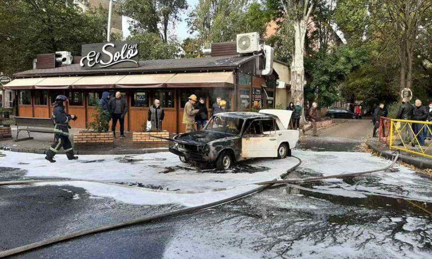 Пожар со взрывами: у одесского кафе Еl Solo сегодня не только дымило (фото)