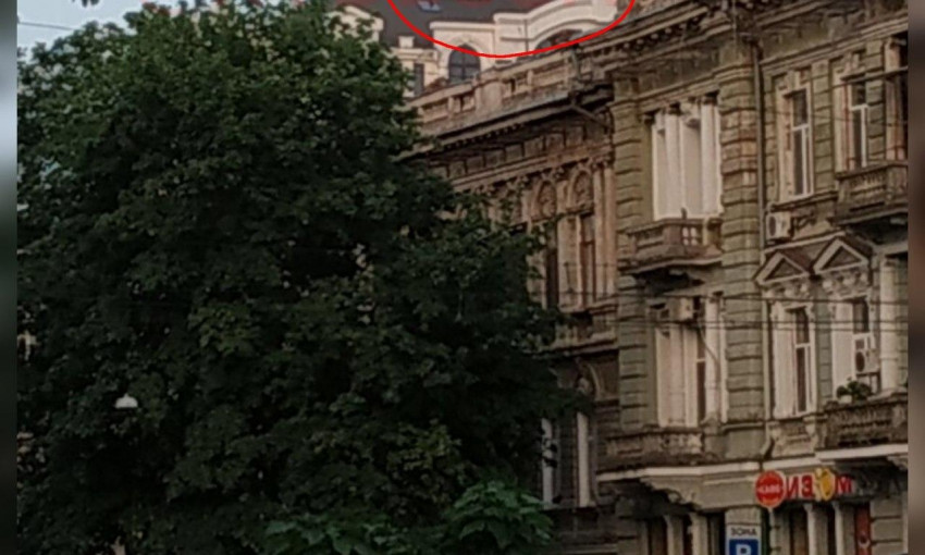 В Одессе школьники решили влезть на здание 