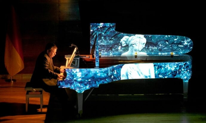 Известный пианист покажет одесситам световое шоу 
