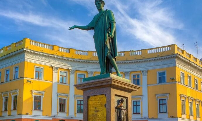 По Одессе в поисках удачи: как живут памятники и скульптуры города