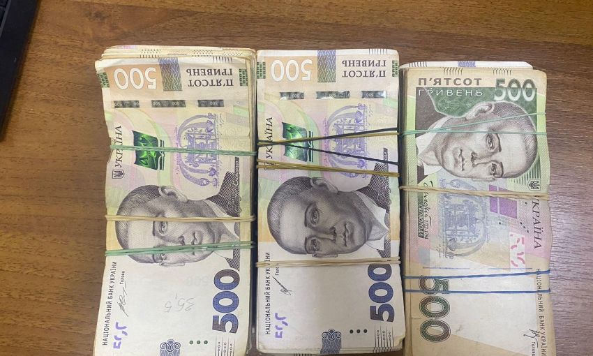 На Одещине женщина пыталась вывезти заграницу 750 тысяч гривен в газовом баллоне