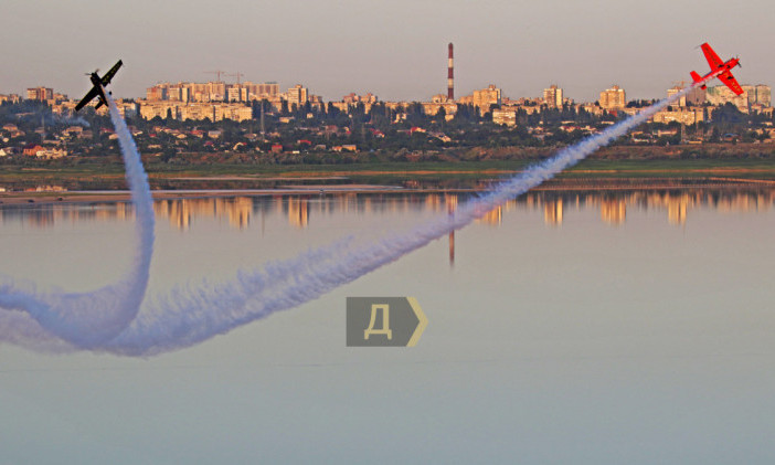 Украинская сборная по высшему пилотажу показала зрелищное авиашоу над Куяльником 