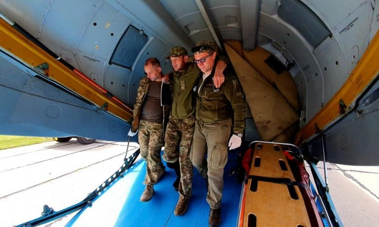 В Одессу доставили раненых бойцов (ФОТО)