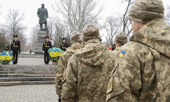 День Соборности в Одессе: цветы у памятника Шевченко