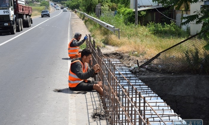 На автотрассе «Одесса – Южный» ремонтируют мост