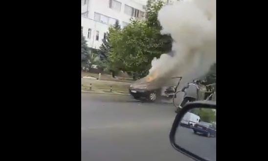 На Генерала Петрова неожиданно вспыхнул и практически сгорел автомобиль