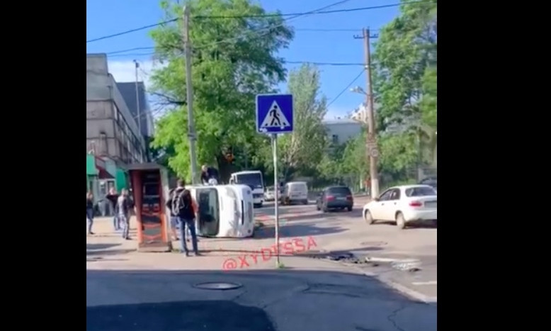 В Одессе транспортный коллапс:  заблокировано движение нескольких троллейбусов, есть пострадавшие 