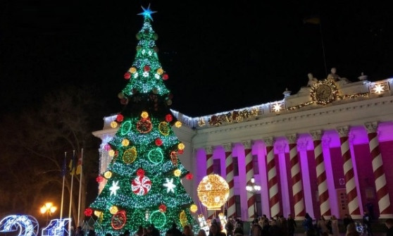 Подсветка главной елки Одессы дала сбой - ее делали те же осветители, что и в Киеве