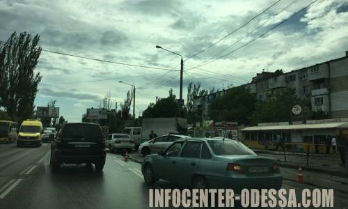 Одесса: Виновниками пробки в час пик стали столкнувшиеся грузовик и «легковушка» 