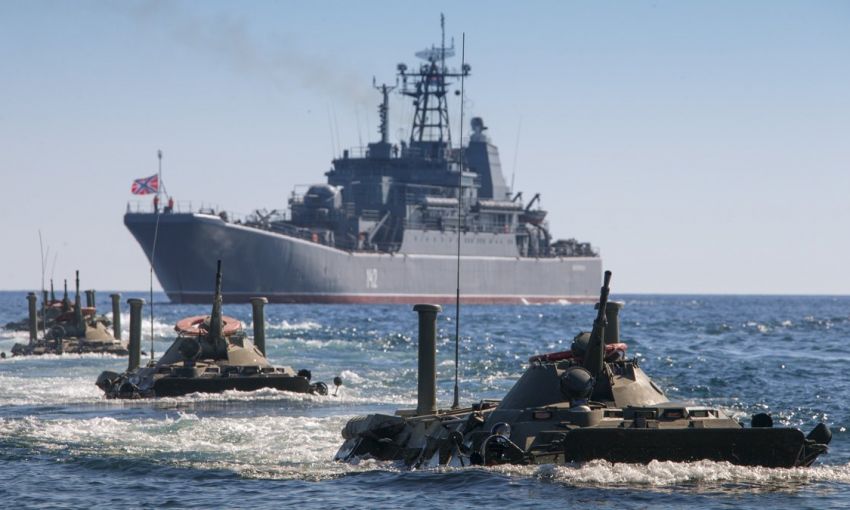 Корабли рашистов воздерживаются от прямых атак на Одессу из-за штормовой погоды 