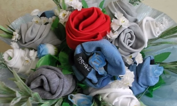 Вместо цветов на линейку одесским школьникам предлагают купить носки и трусы для АТОшников