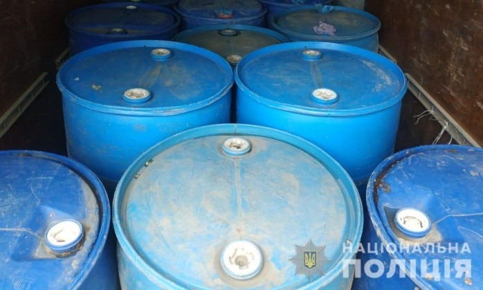 Около трёх тонн подпольного алкоголя изъяли под Одессой