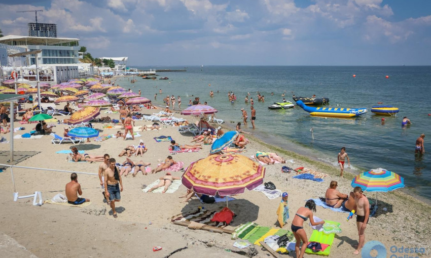 Пляжи Одессы наполнены людьми (ФОТО)