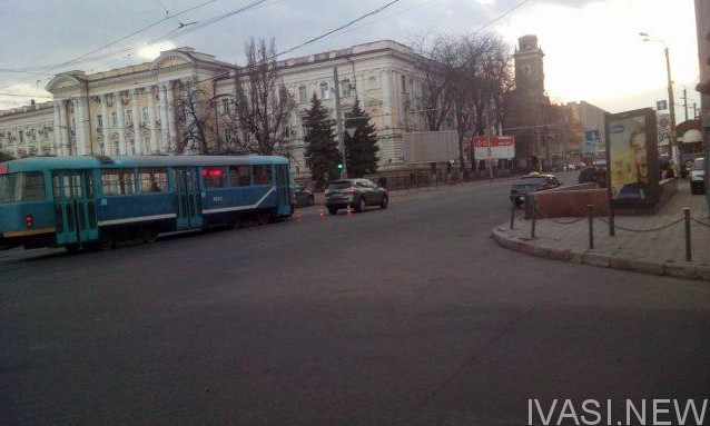 В Одессе возле ЖД вокзала произошла авария с участием трамвая