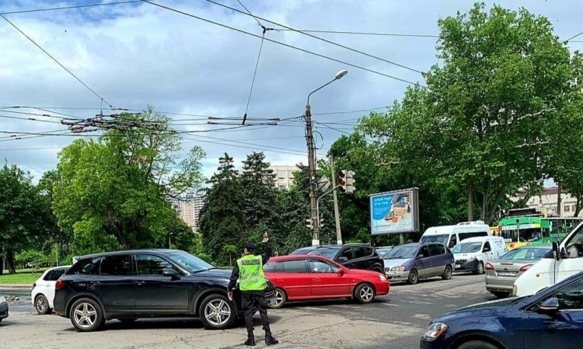 В Одессе из-за неработающего светофора скопились огромные пробки 