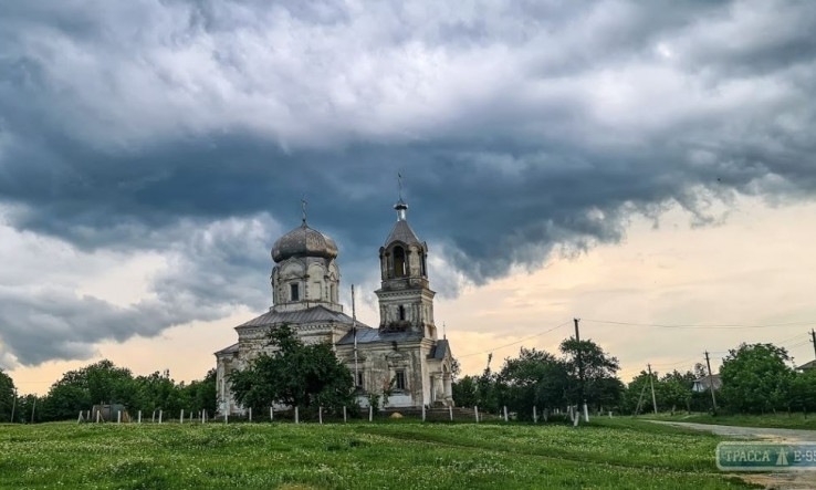 В Одесской области молния ударила в купол церкви 