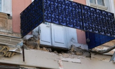 В центре Одессы обнаружили 715 аварийных балконов
