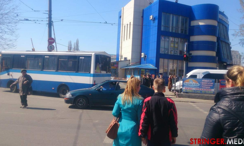 В Одессе пешеходы сами бросаются под колеса авто