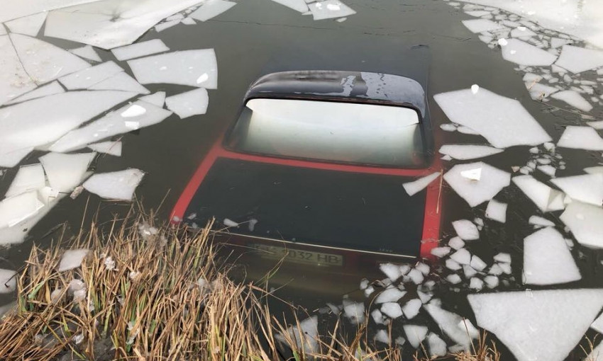 В Одесской области ушёл под воду легковой автомобиль