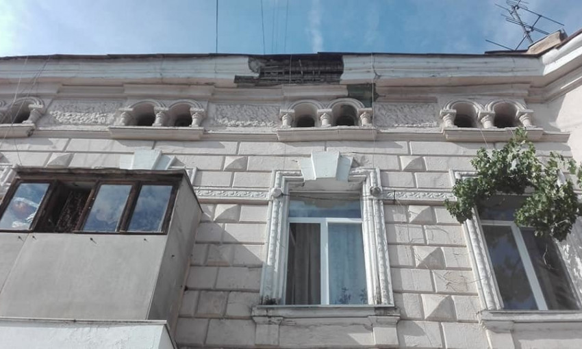 Ходите осторожно, в Одессе сыпятся фасады старинных домов
