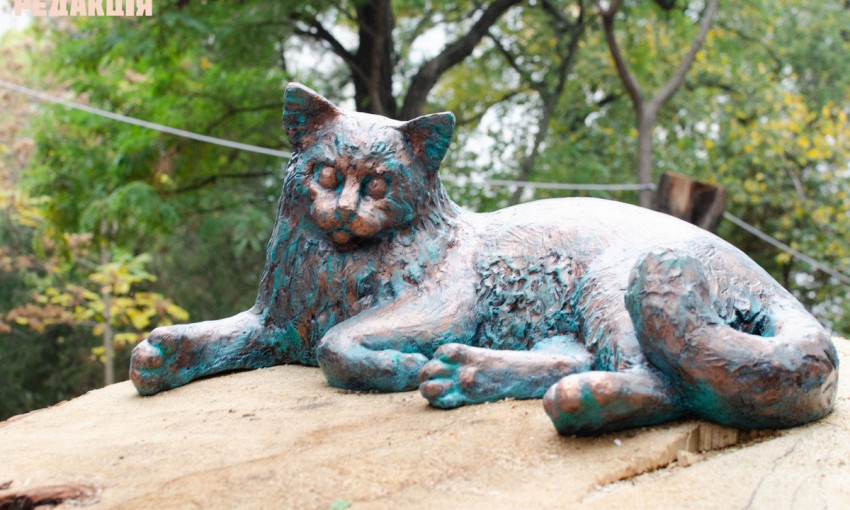 На Французском бульваре появилась новая кото-скульптура (ФОТО)