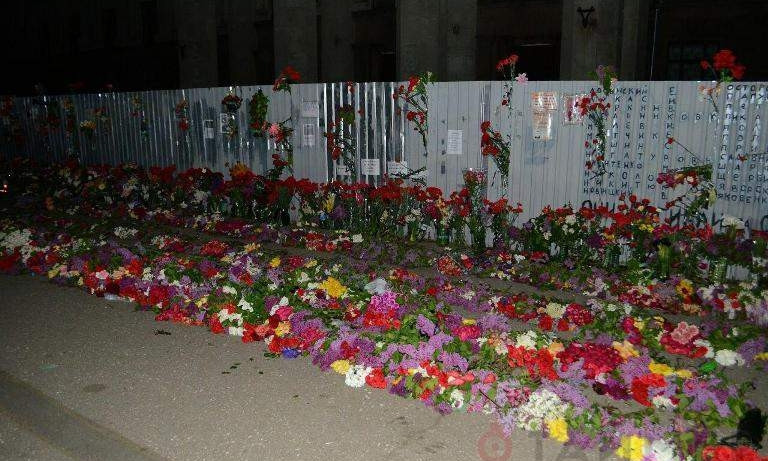 Трагедия 2-го мая: цветы и свечи у Дома профсоюзов