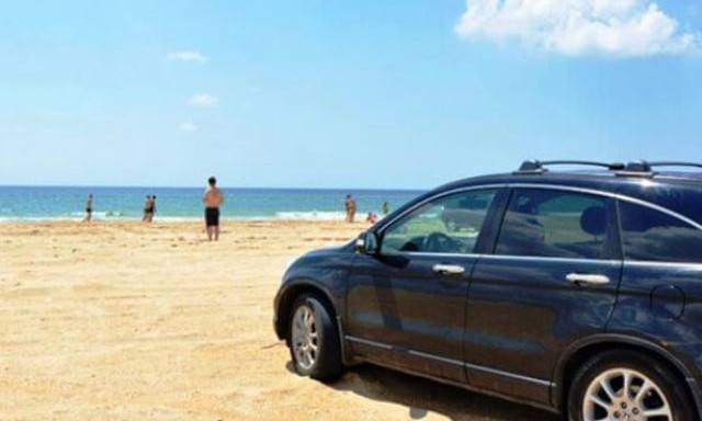 Отдыхающих на пляже Одесчины едва не раздавила нетрезвая "автоледи"