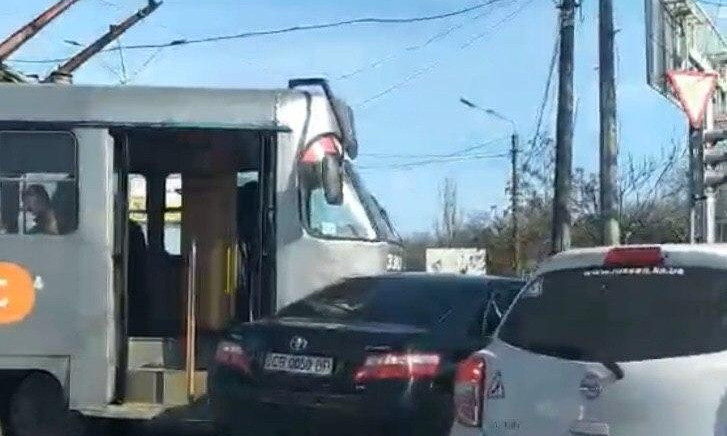 В Одессе ДТП с трамваем спровоцировало пробку 