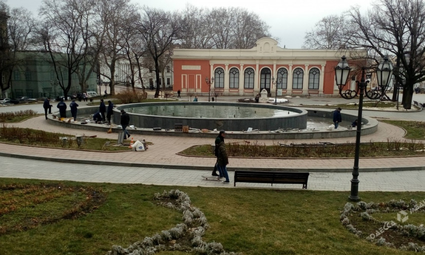 Главный фонтан Одессы запустят ко Дню дурака