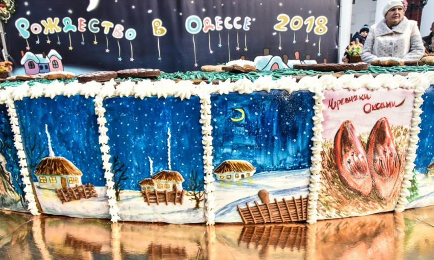 Одесситов чествуют огромным тортом (ФОТО)