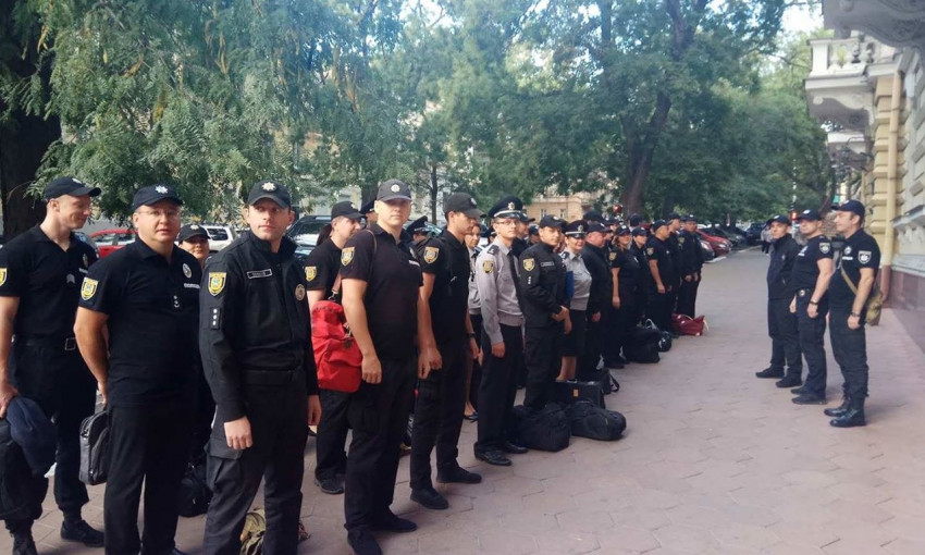 Усиленный режим: полиция проводит мероприятия по обнаружению криминальных лиц, изъятию оружия и наркотиков