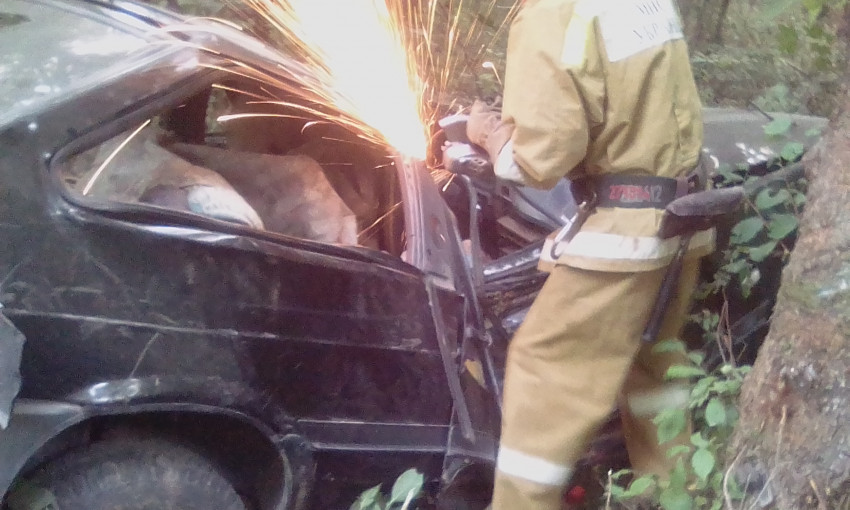 Жуткая авария: погибшего водителя извлекали из авто с помощью спецсредств