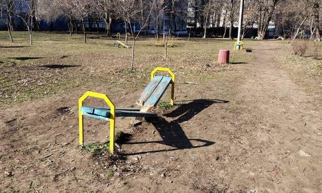 Детские площадки в Одессе оставляют желать лучшего (ФОТО)