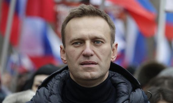 Отравленного в России Навального отправили на лечение в Германию 