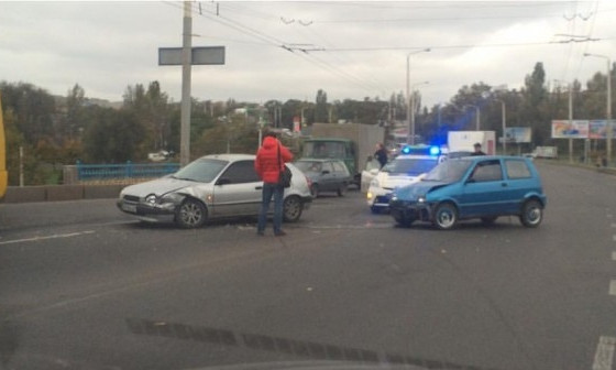 На улице Грушевского столкнулись два автомобиля