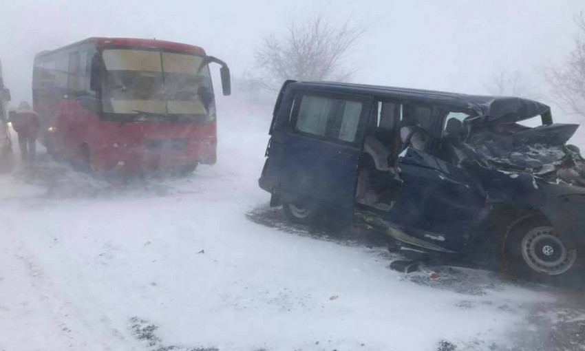 На трассе Одесса-Рени столкнулись три машины, есть пострадавшие