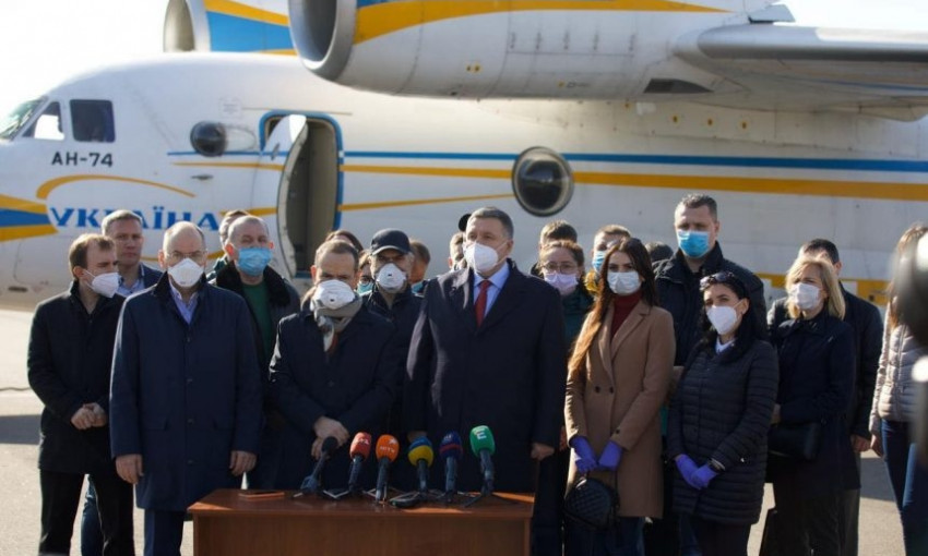 На помощь итальянцам отправились 20 украинских врачей