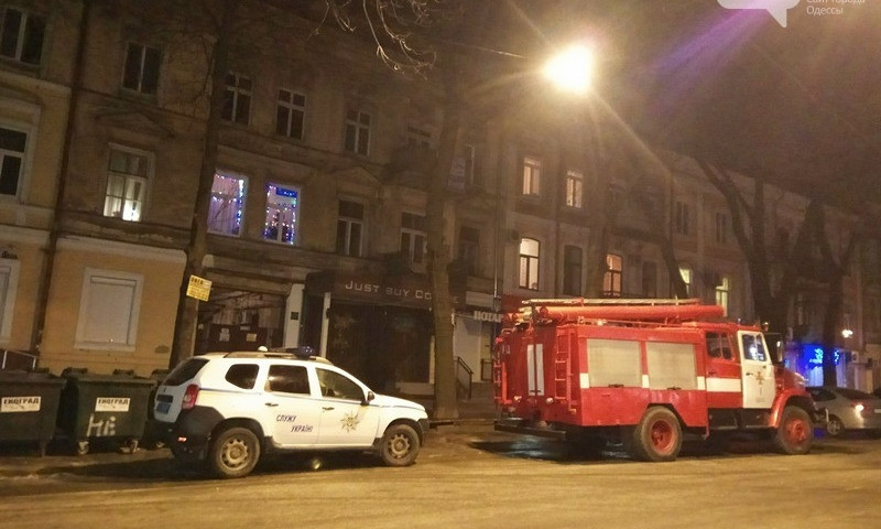 Одесситов в центре напугали пожарные и полиция