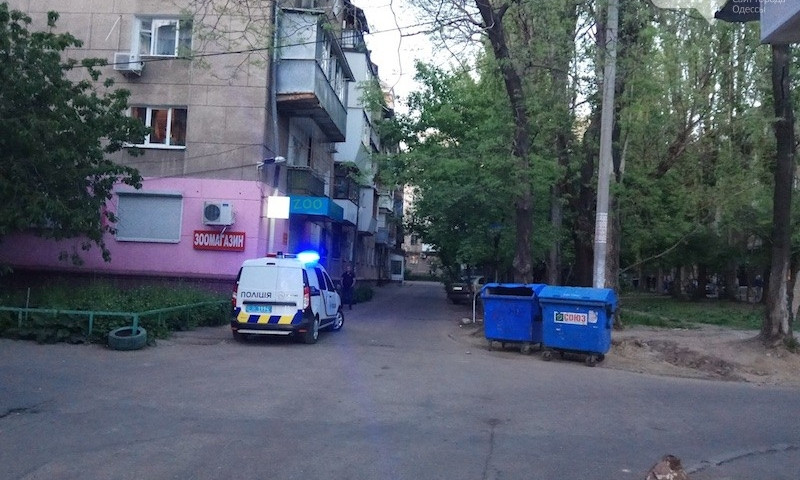 На проспекте Шевченко двое с гранатой пытались украсть виски